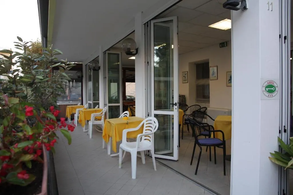 Hotel Aros Римини Италия