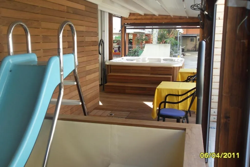 Hotel Aros Римини