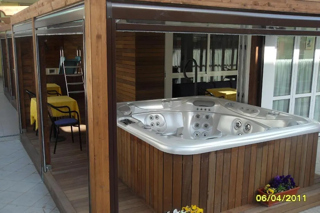 Hotel Aros Римини Италия