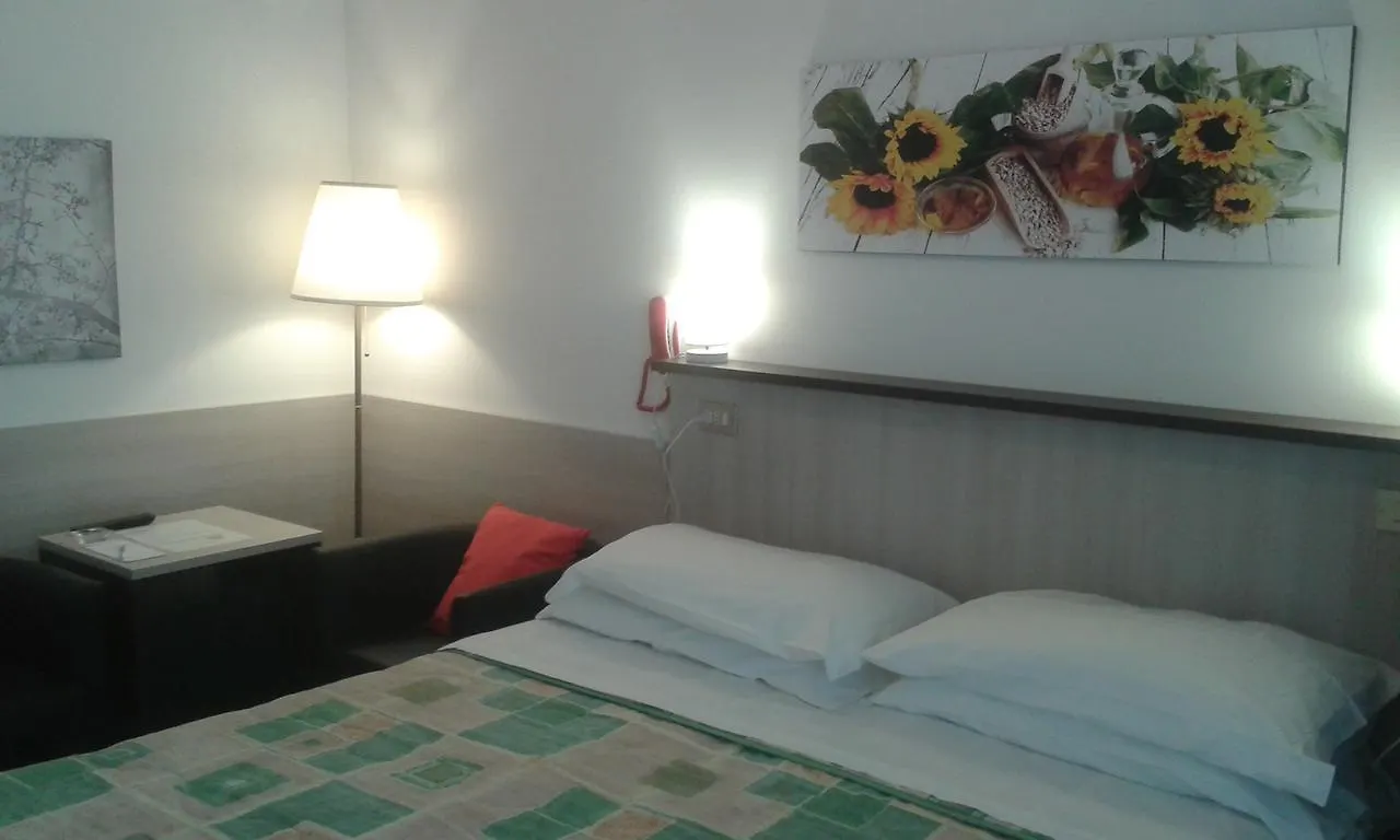Hotel Aros Римини