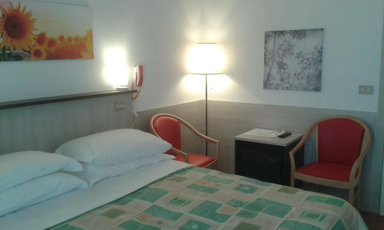 Hotel Aros Римини 3*,